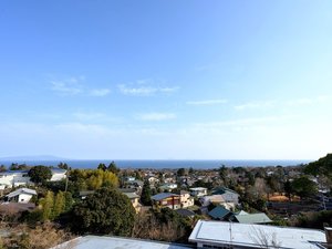 相模湾と伊豆の景色を一望する屋上テラス