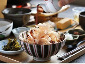 鹿児島県の郷土料理である「さつま汁」を中心とした和食膳