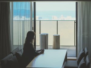 【ご滞在】熱海の街と海を一望できる心落ち着く空間をご満喫ください。