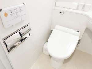 全室に暖房機能付温水洗浄便座を採用。