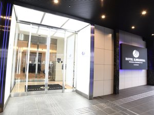 【1階正面入り口】