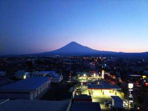 ホテルから望む富士山(早朝)