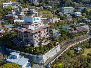 自然豊かな湯河原の高台に佇む割烹料理旅館