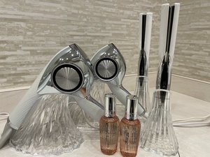 女性専用パウダールームにはRefaのドライヤーとヘアアイロン完備♪ご自由にお使いください