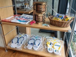 旅の記念にぴったりな沖縄ならではのお土産を多数ご用意しております