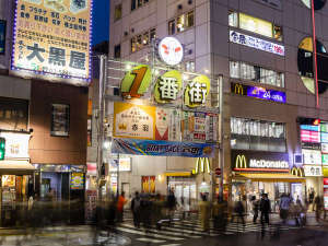 【周辺】JR赤羽駅東口から北方向へ広がる赤羽一番街商店街からも至近。