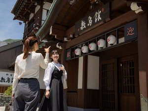 敷島館は参道沿いに御座います♪