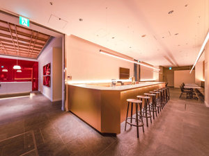 朝食会場(エロイーズカフェ)夜はバーも営業