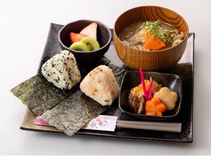 エロイーズカフェ おにぎりと豚汁