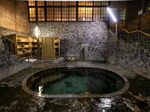 日本百名湯　日本一深い天然自噴岩風呂を有す秘湯宿　藤三旅館の施設写真1