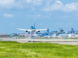 アクセス/【福岡空港 国際線ターミナル】世界各国とつながる玄関口(公共交通機関28分)/提供:福岡市