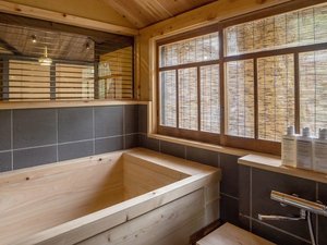 木の優しい香りに包まれながら、バスタイムをお愉しみください。※一部客室は、システムバスとなります。