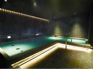 旅の疲れを癒す、京都の湧水を汲み上げた大浴場。