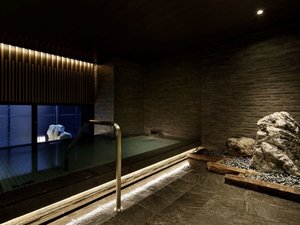 旅の疲れを癒す、京都の湧水を汲み上げた大浴場。