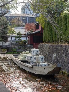 高瀬川 ホテルから徒歩5分 春は桜、秋は紅葉がきれいなスポット
