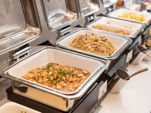 食べ残しゼロを目指して、追加の補充は少しずつ丁寧にご提供しております