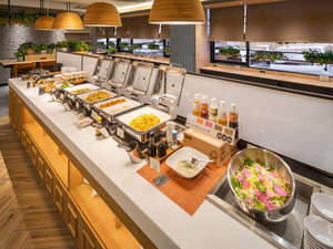 朝食時間(月〜金)6:30〜8:30(土日祝) 6:30〜9:00 和洋ビュッフェ形式です