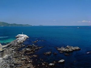 �i��