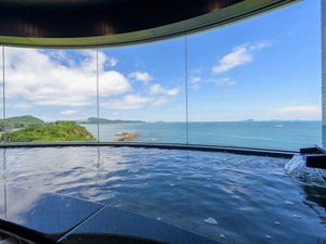 【岬の湯(女性)】水平線まで見渡せる絶景の大浴場で、海とともに癒しのひとときをお過ごしいただけます