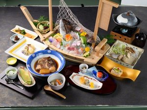 【夕食|平日限定 鯛コース】四季折々の味わいを楽しめる、新鮮な鯛のお造りをたっぷりと堪能する会席料理