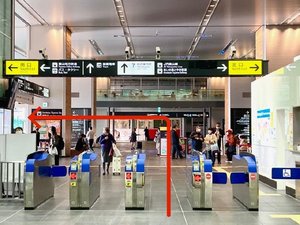【富山駅からホテルまでのアクセス(徒歩)】新幹線中央出口を出て左折、正面口(南口)に出ます。