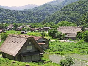 【世界遺産・白川郷】大小100棟余りの合掌造りが数多く残る 日本が誇る歴史遺産 ホテルから車で1時間