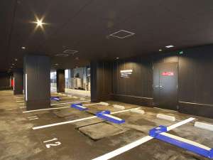 敷地内駐車場18台(先着順) 1泊1000円 利用時間;15:00〜翌11:00迄