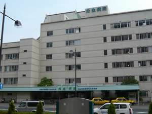 光生病院−ホテルの正面。徒歩1分。