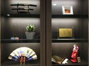 京都の雰囲気を意識した展示物を飾っております。