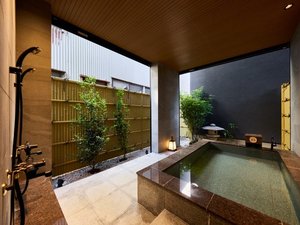 *【孔雀/露天風呂】和倉温泉を贅沢に、源泉かけ流しでいつでもご利用できます