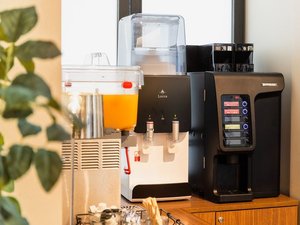 ラウンジにはフリードリンクをご用意しております。※内容は季節により異なります。