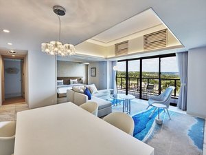 アーバンモダンなインテリアに仕立てた客室は、全室にハイグレードなキッチンやリビングダイニング等を完備