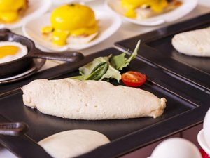 【シギラタートルベイ(朝食一例)】珍しいホワイトオムレツもご用意しております。