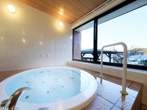 貸切風呂「夢の花」豪華なジャグジー付の円形浴槽