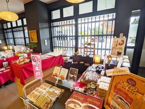 館内ロビーにはお土産コーナーもあり、各種伊賀の名産品を取り揃えております♪