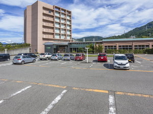 駐車場(無料)◆普通車100台、大型バス10台駐車可能です