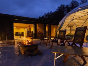 【屋外テラス】夜は焚き火で特別な時間をお過ごしください。