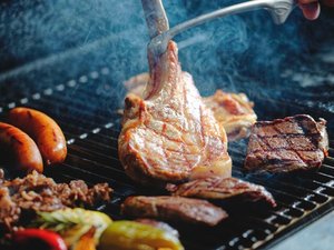 夕食はイタリアンBBQ専用グリルで焼く・温めるだけのかんたん調理!