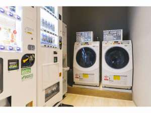 ベンダー室にはコインランドリー、自販機、製氷機がございます