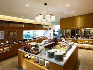 ���H���F�v���~�A���E���W�i5�e�j�@�c�Ǝ��ԁF6��30���`10��00���i�ŏI���X9��30���j