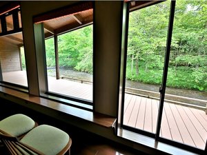 「みるくラウンジ」ソフトクリームとコーヒーをどうぞ。15時から21時まで。