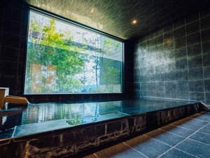 グランピングで楽しむ本格温泉。別府の名湯を引き込んだ「美白の湯」をお楽しみください。