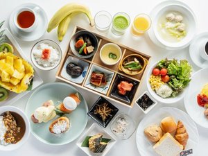 朝食 和食または洋食のメインプレート+ハーフビュッフェ形式