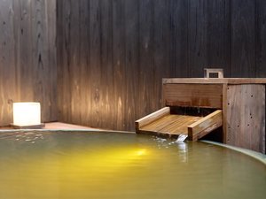 �����F�ɋP���g���^�̓��h�͌���100����������