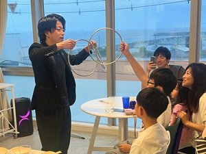 旅の夜を彩る、参加型マジックパフォーマンスも!