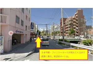 58号線・ファミリーマートが見えてくるまで直進に進む。約250メートル