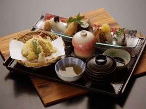 日替り寿司膳（レストランお昼の定食￥1,700円）