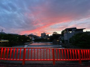 赤い橋と嬉野川