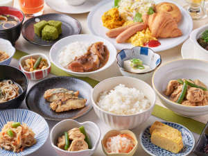 【盛り付け例】和風ビュッフェに加えて卵料理、パン料理なども取り揃えています