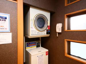 コインランドリー　男女大浴殿脱衣所に各2台ずつございます。